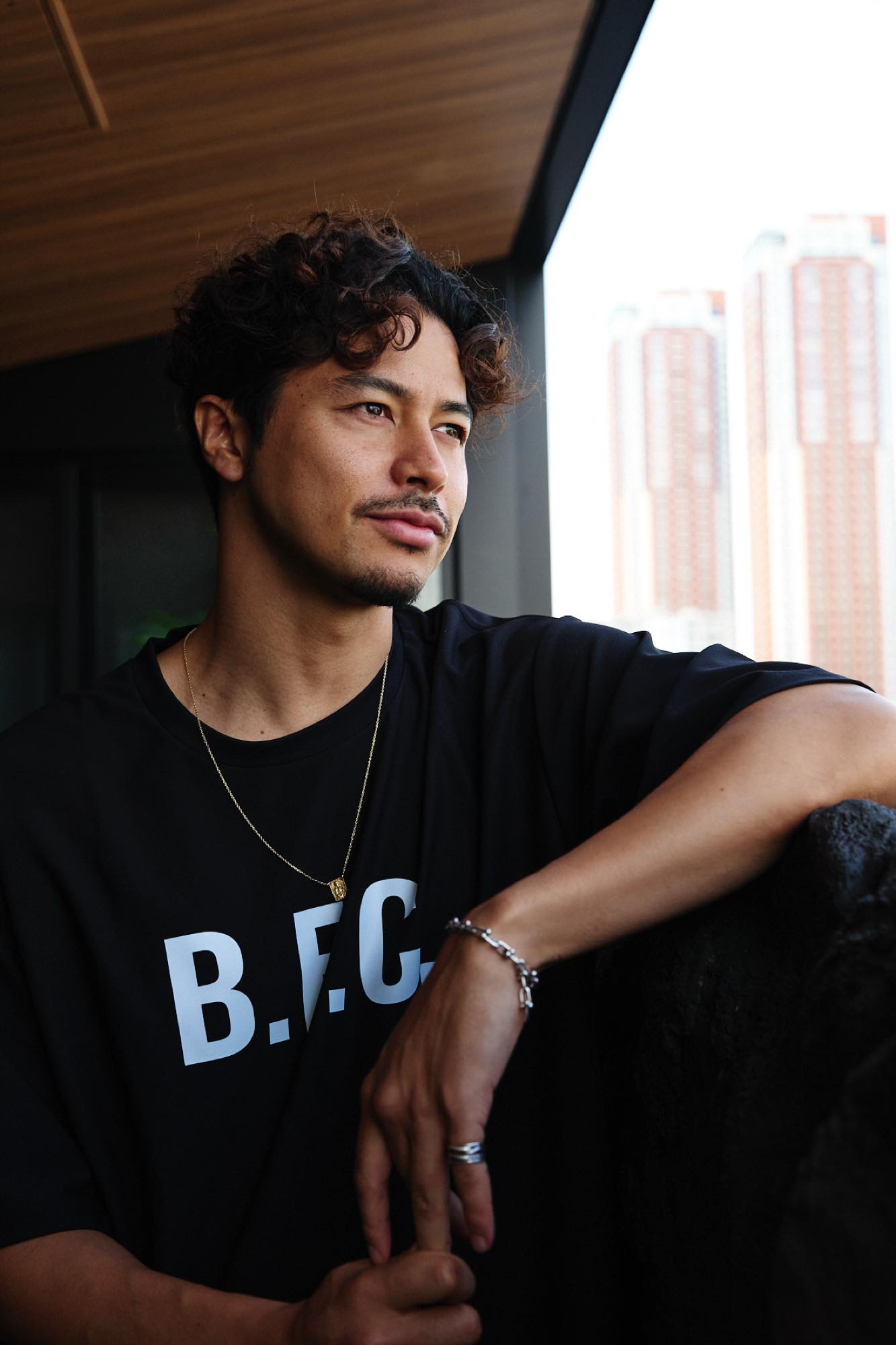 B.F.C. ビッグロゴ シグネチャーTシャツ