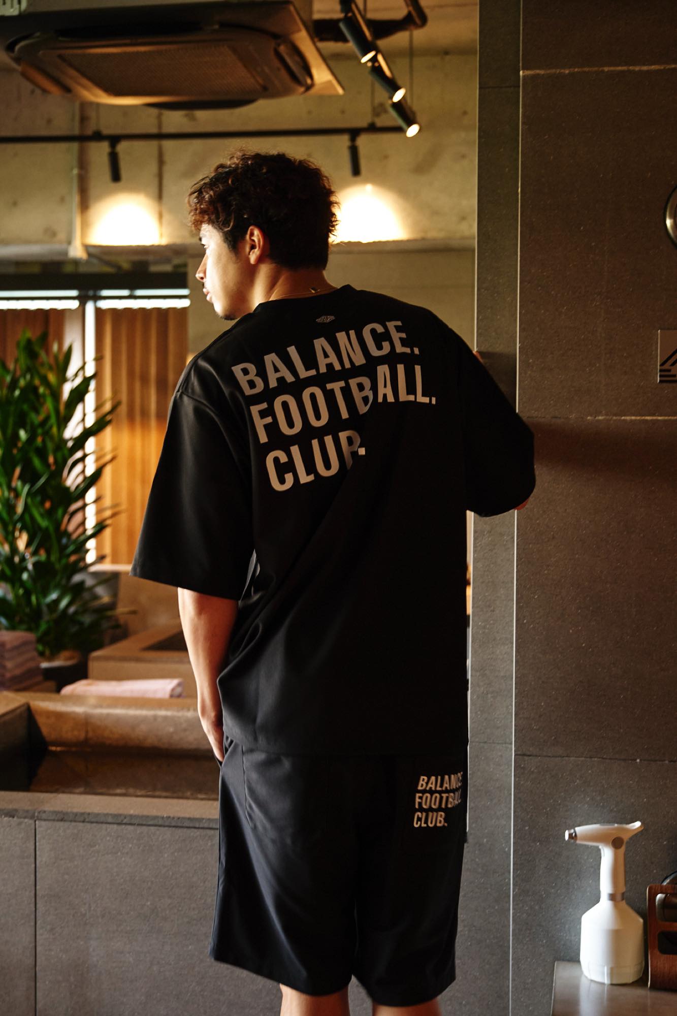 B.F.C. エッセンシャルロゴ Tシャツ