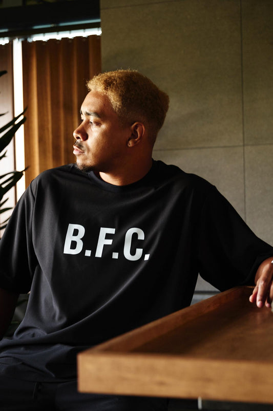 B.F.C. ビッグロゴ シグネチャーTシャツ