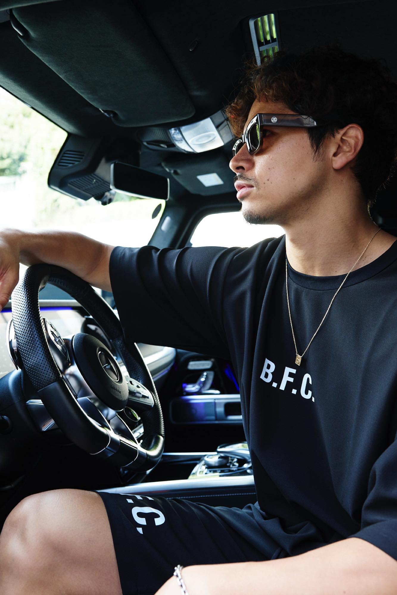 B.F.C. エッセンシャルロゴ Tシャツ