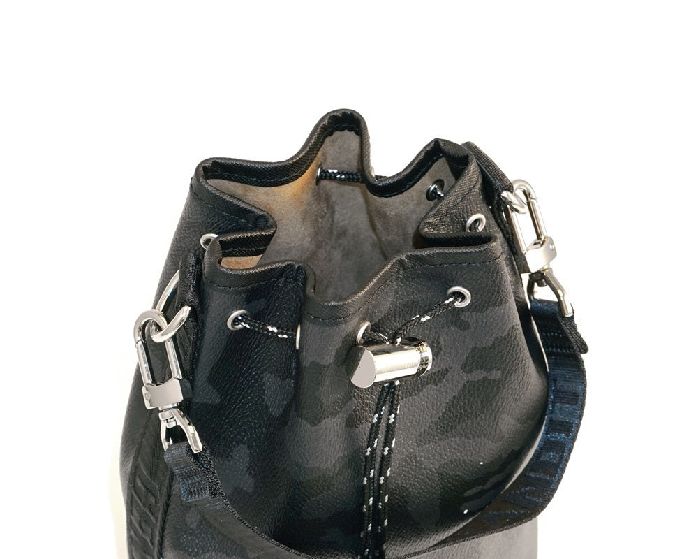 B.F.C. × Gentil Bandit 2WAY巾着バッグ コラボモデル(BLACK CAMO)